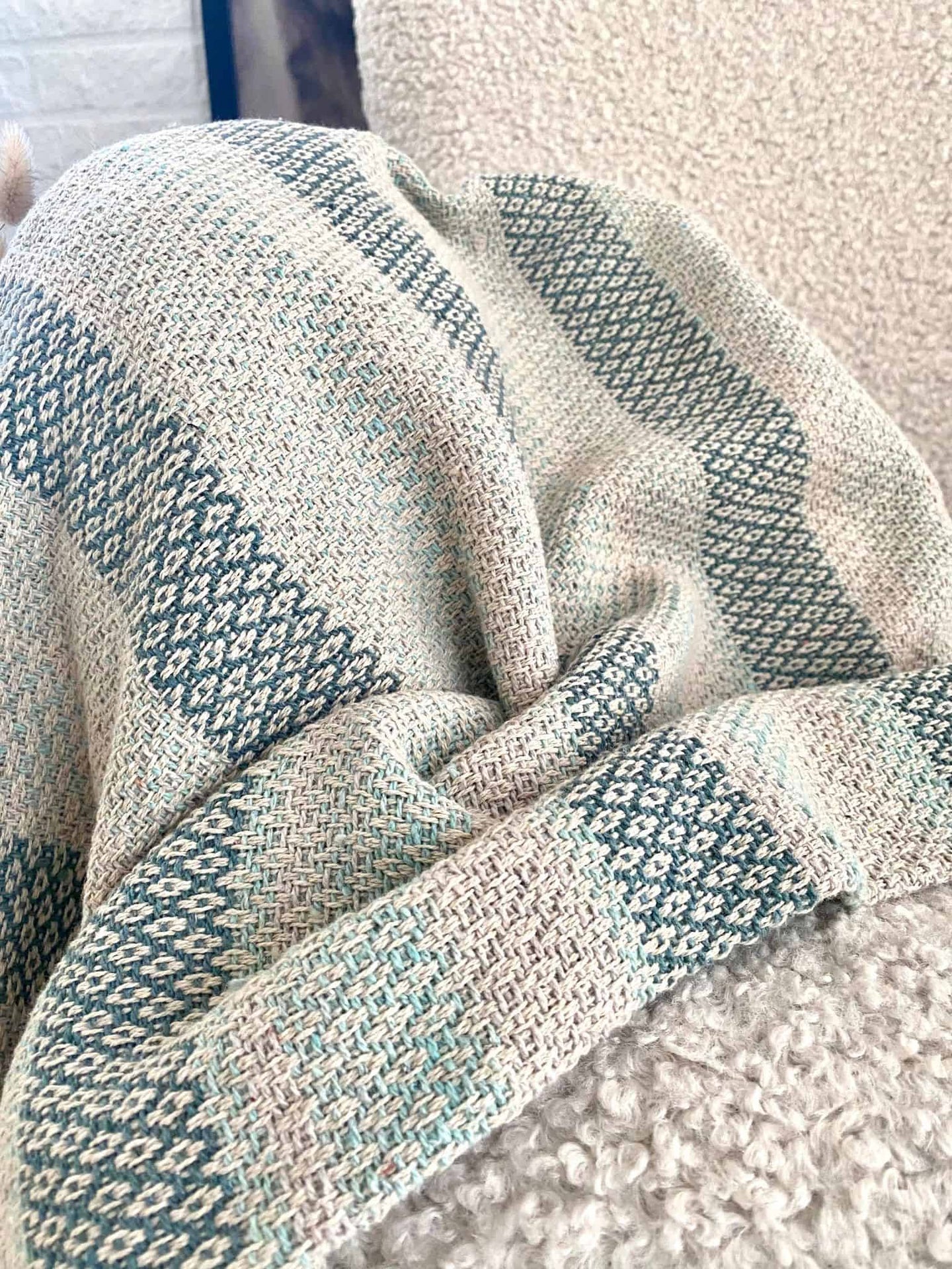 Tæppe genanvendt bomuld – grøn/blå mix - VIAMAJA.DK