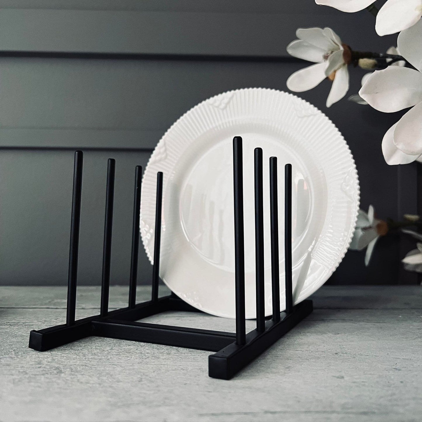 Tallerken stativ i sort metal - 4 tallerkner - VIAMAJA.DK
