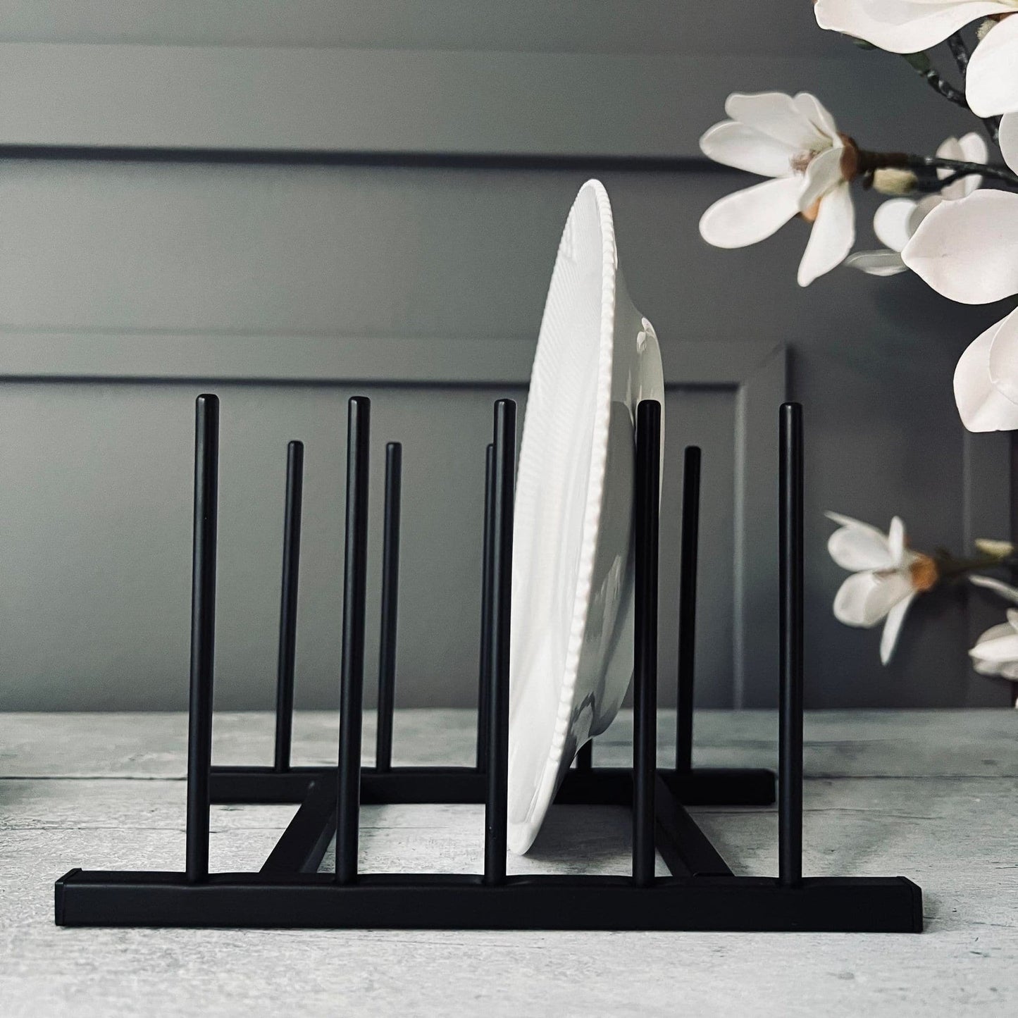 Tallerken stativ i sort metal - 4 tallerkner - VIAMAJA.DK