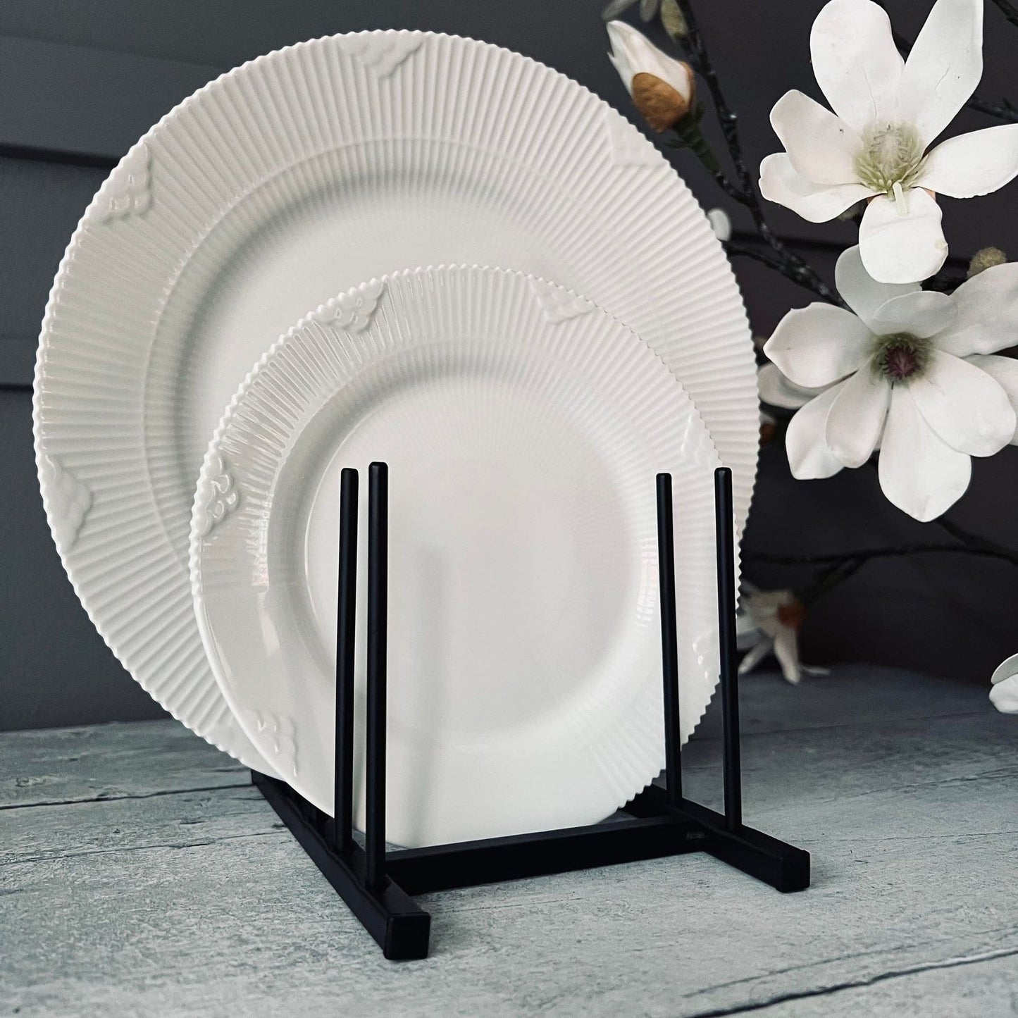 Tallerken stativ i sort metal - 4 tallerkner - VIAMAJA.DK