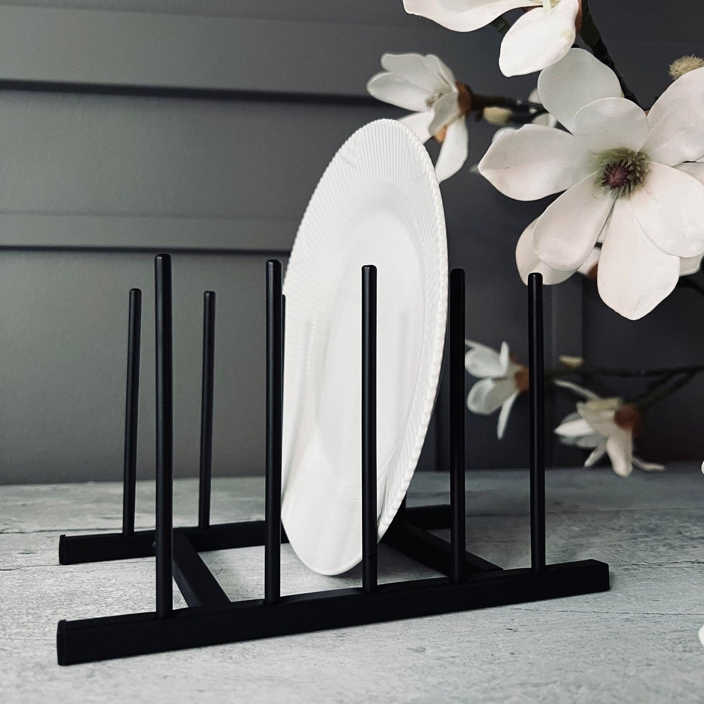 Tallerken stativ i sort metal - 4 tallerkner - VIAMAJA.DK