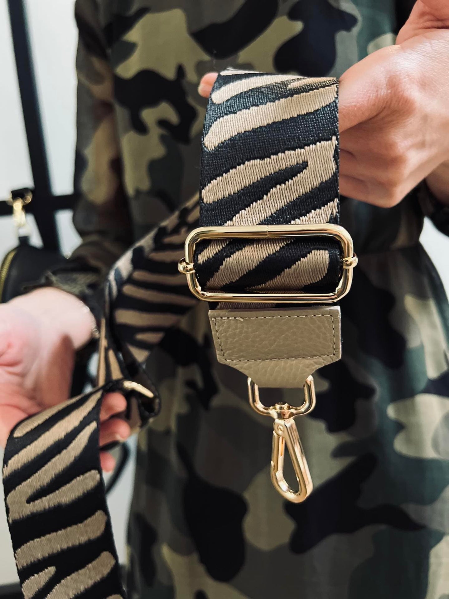 Taskerem - Taupe / Black - VIAMAJA.DK