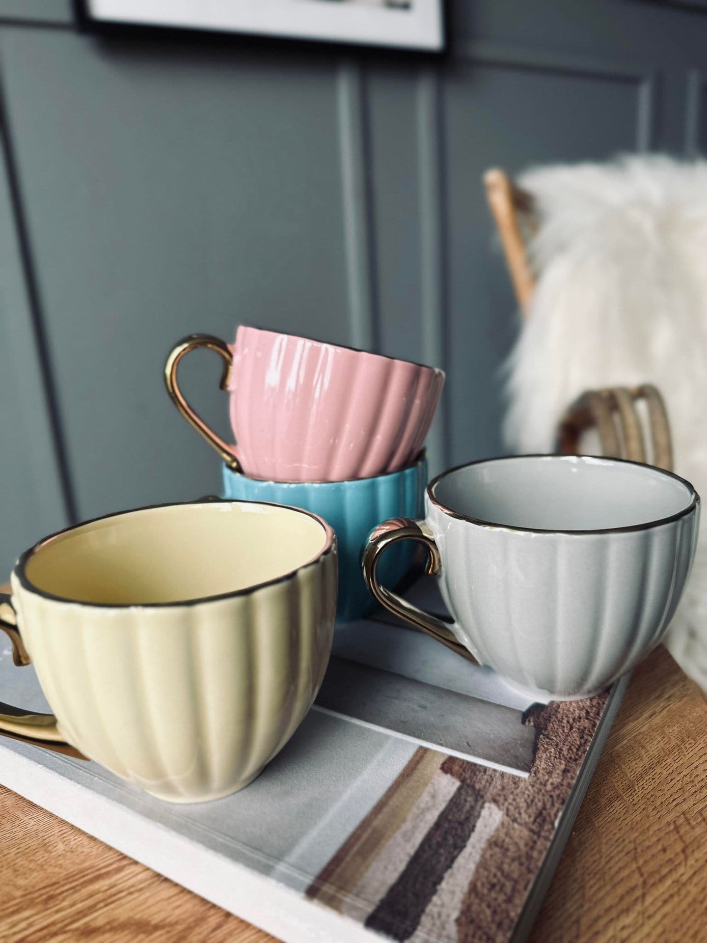 Tekop med guld hank – Gul - VIAMAJA.DK