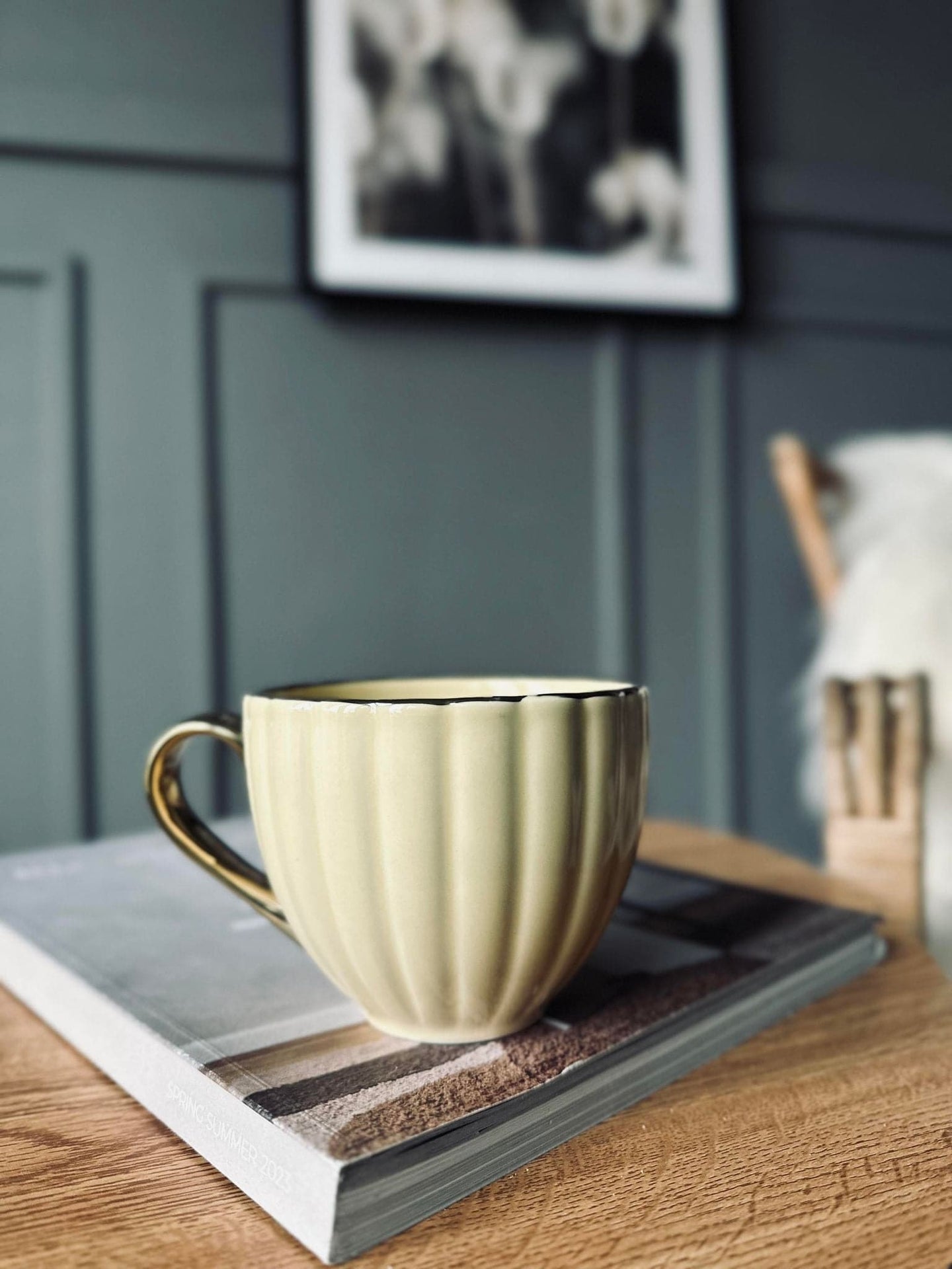 Tekop med guld hank – Gul - VIAMAJA.DK