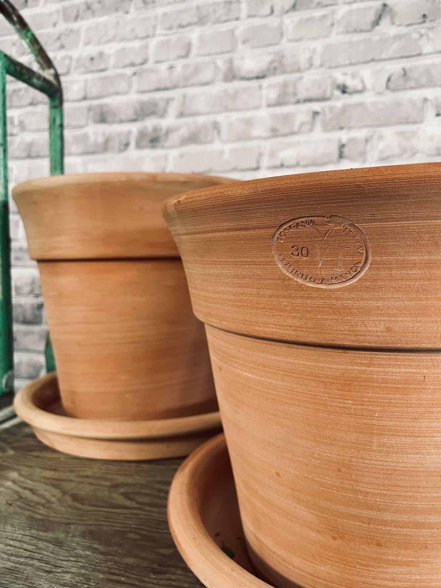 Terracotta sæt med underskåle - Bred kant - VIAMAJA.DK