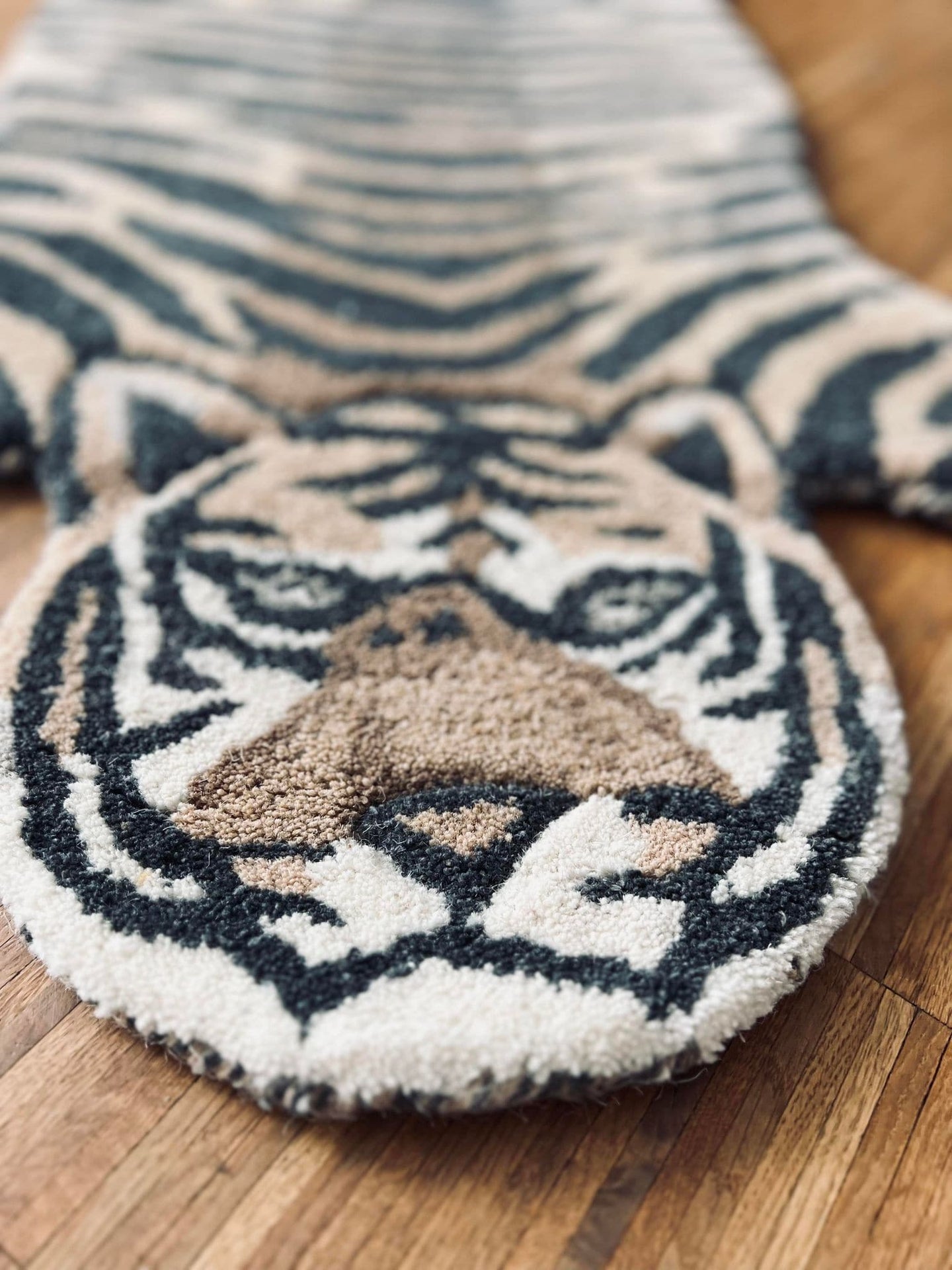 TIGER TÆPPE I ULD - 68X113 - VIAMAJA.DK