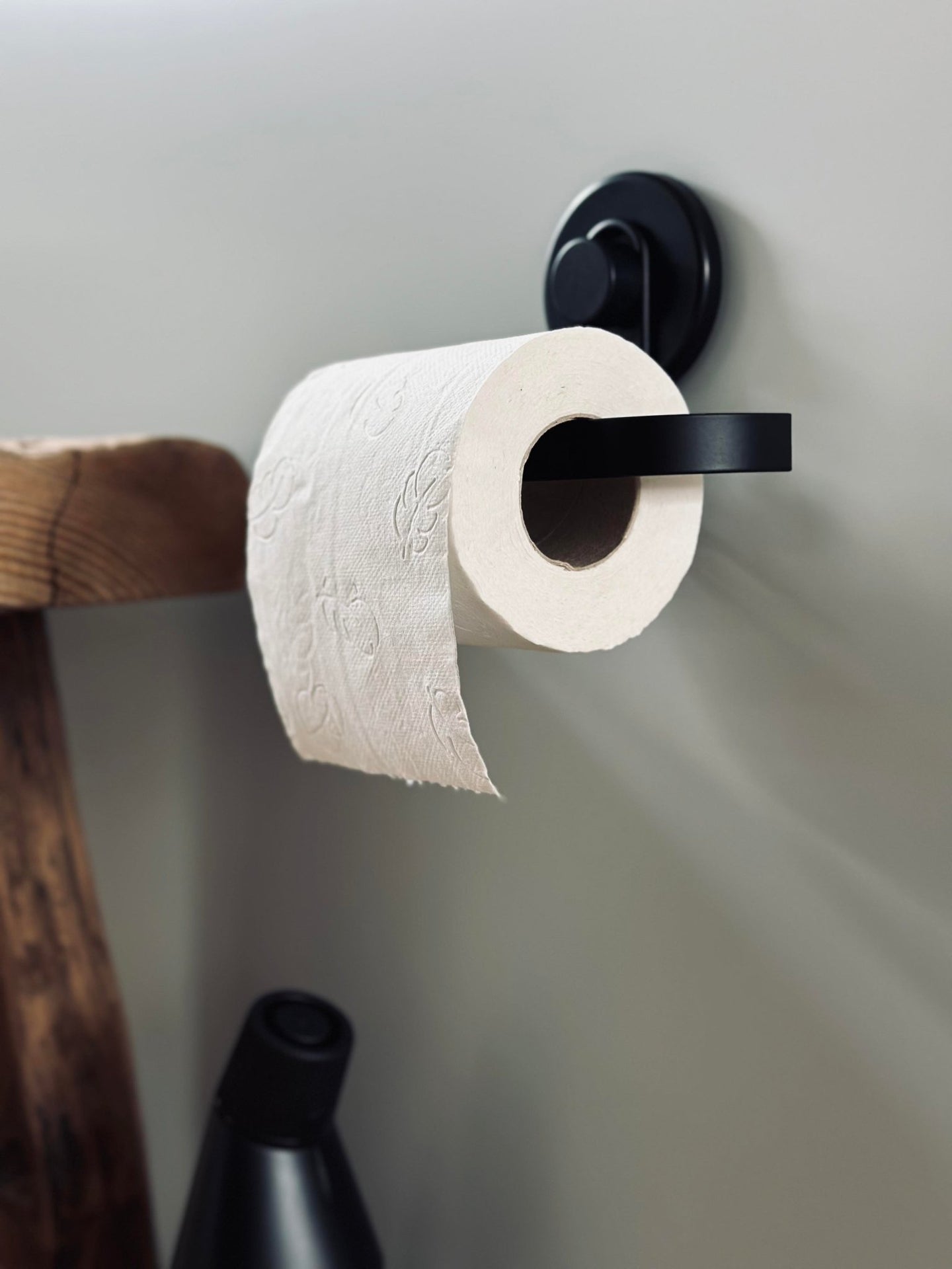 Toiletrulleholder med sugekopper - VIAMAJA.DK