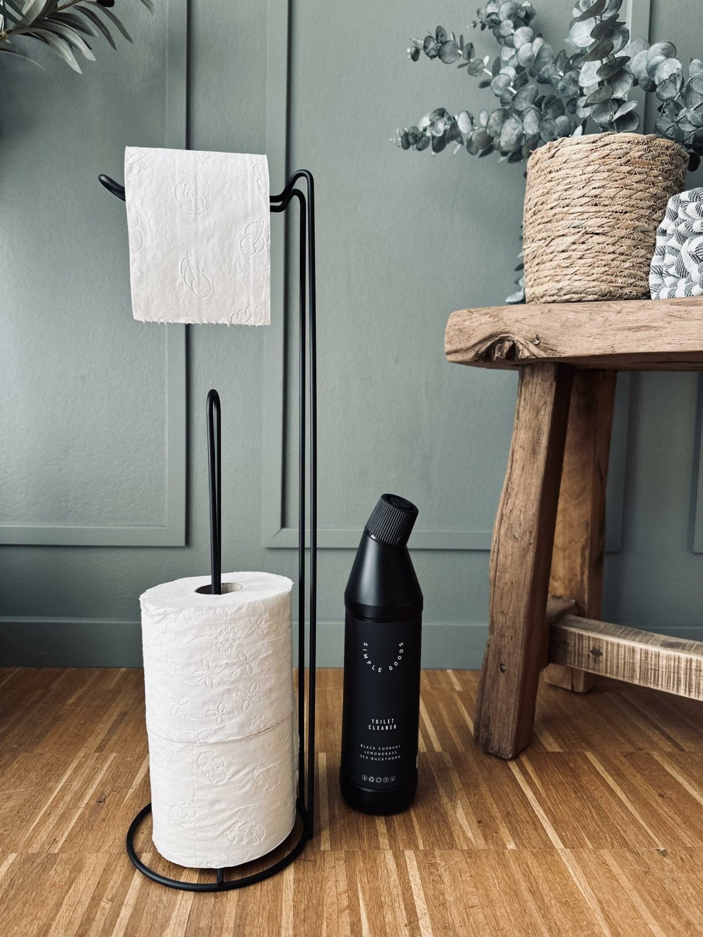 Toiletrulleholder på stativ – Sort metal - VIAMAJA.DK