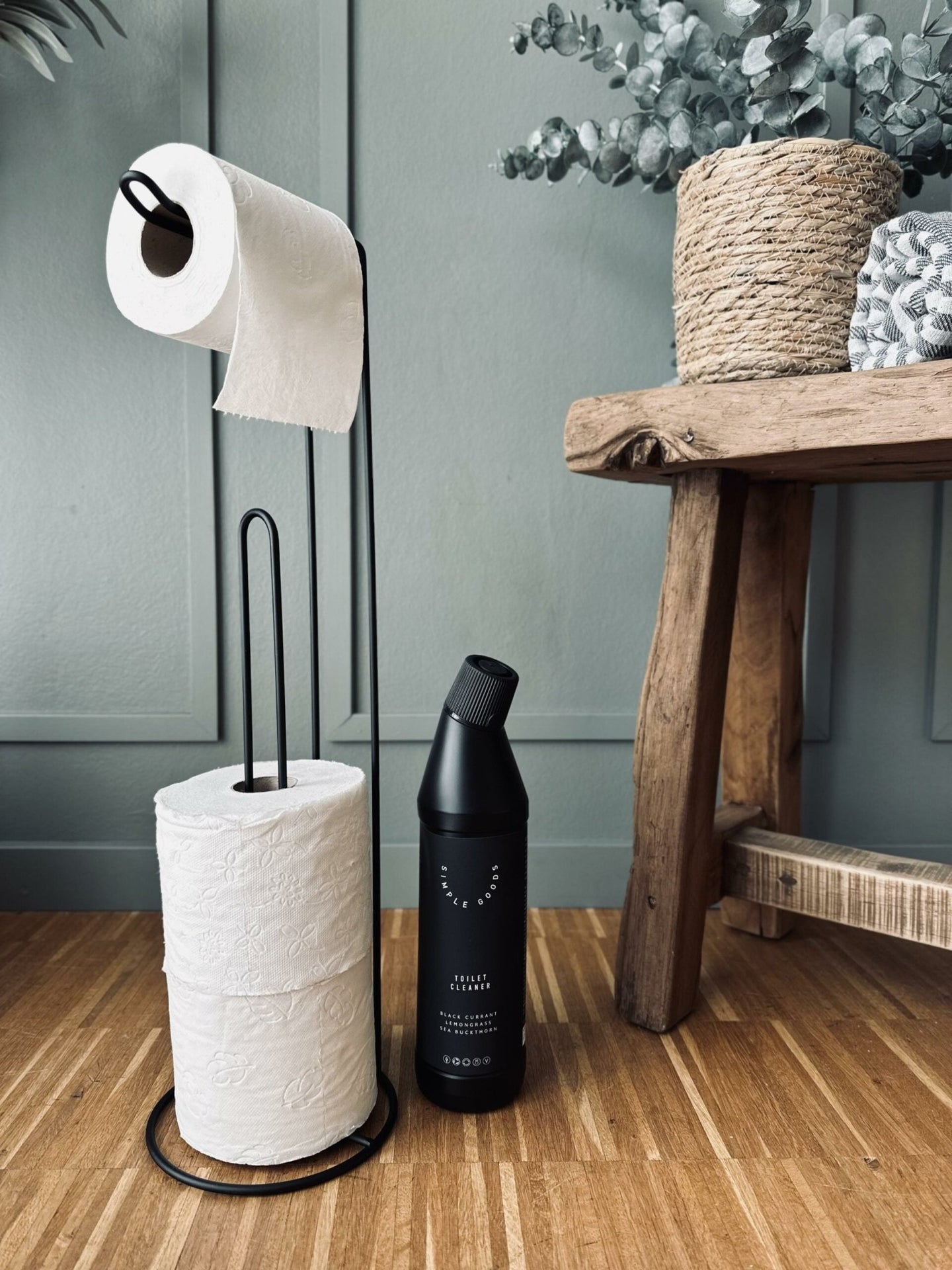 Toiletrulleholder på stativ – Sort metal - VIAMAJA.DK