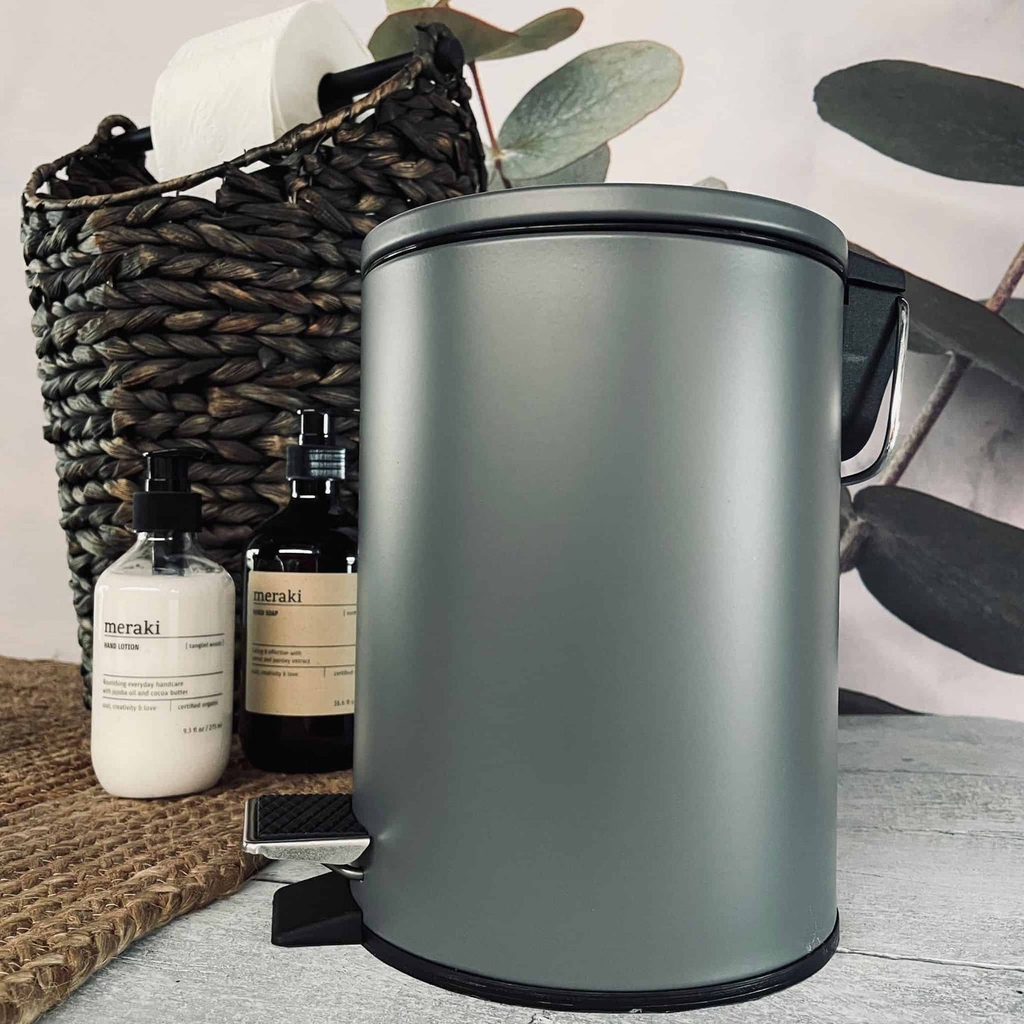 Toiletspand med softclose låg – Grå 3 liter - VIAMAJA.DK