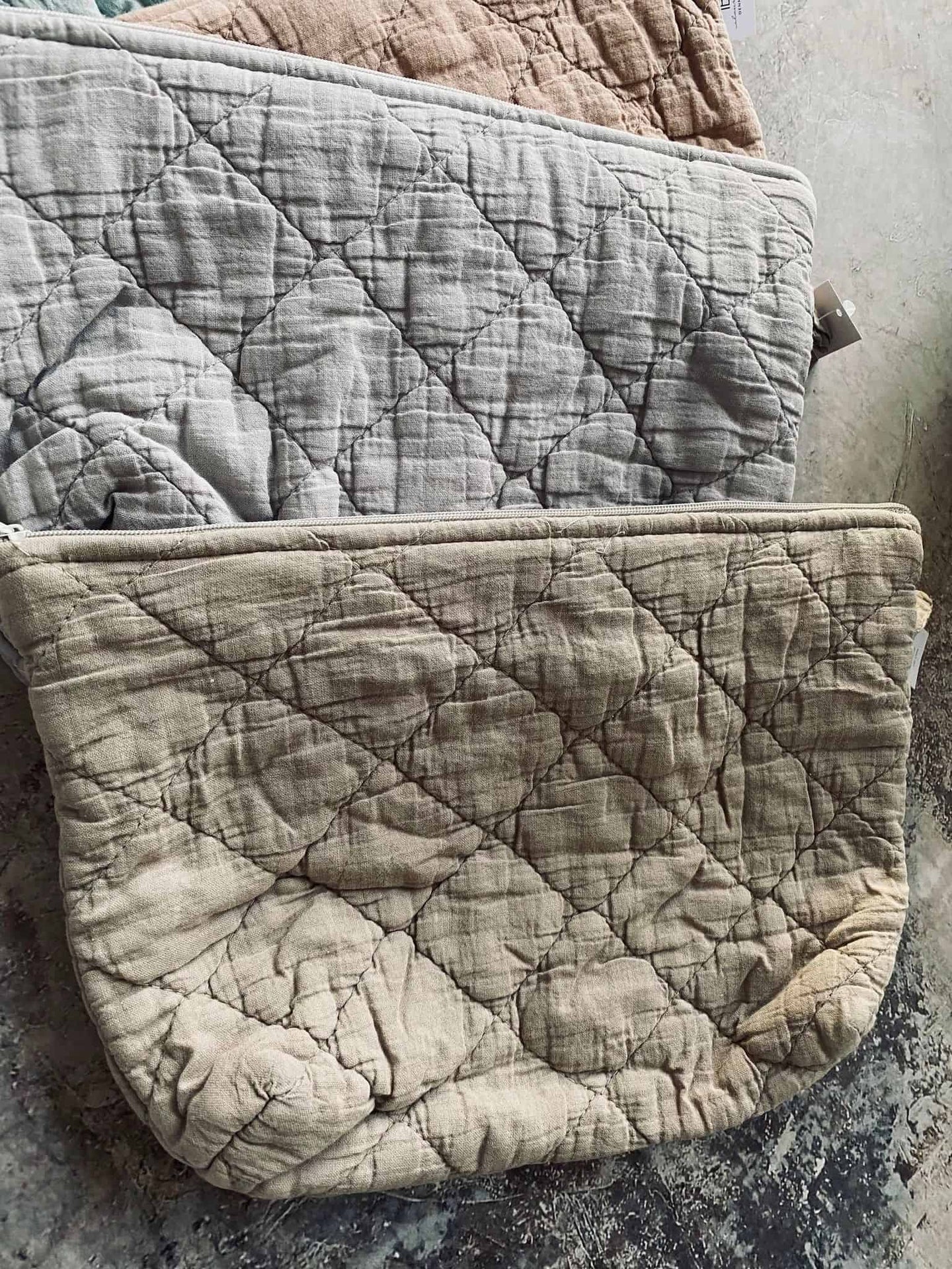 Toilettaske quiltet linen / beige - VIAMAJA.DK