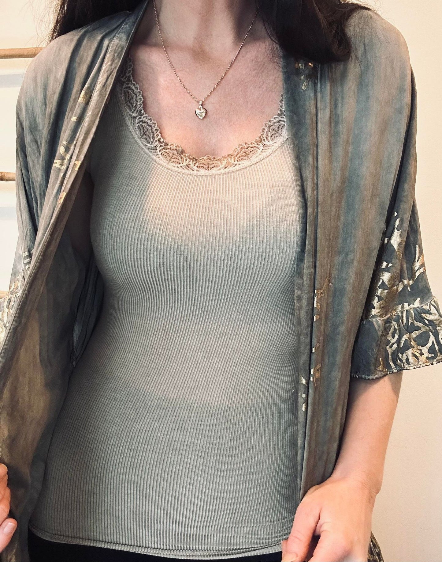 Top med blonde – Taupe - VIAMAJA.DK