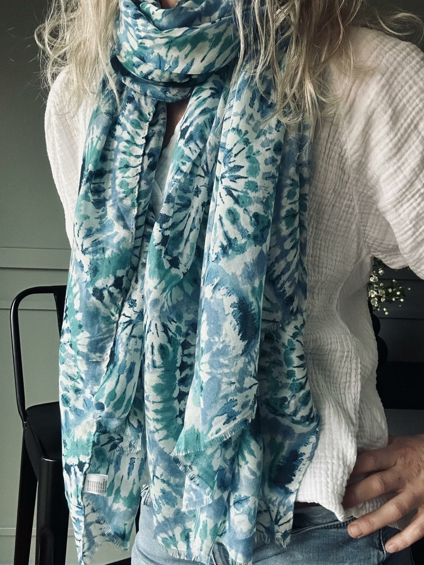 Tørklæde Blue batik - VIAMAJA.DK