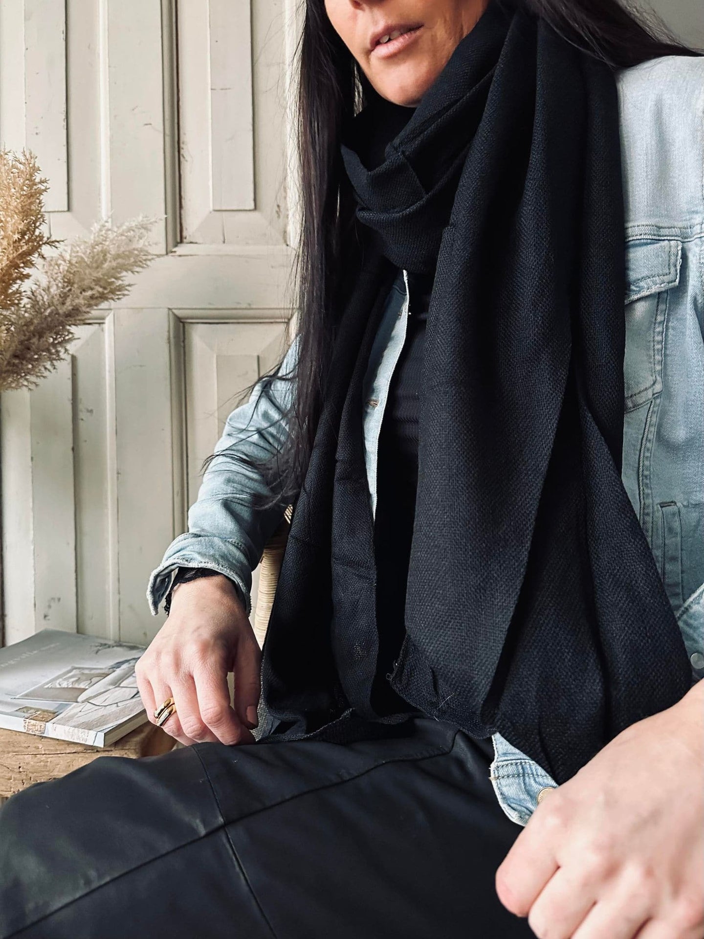 Tørklæde – Ensfarvet Black - VIAMAJA.DK