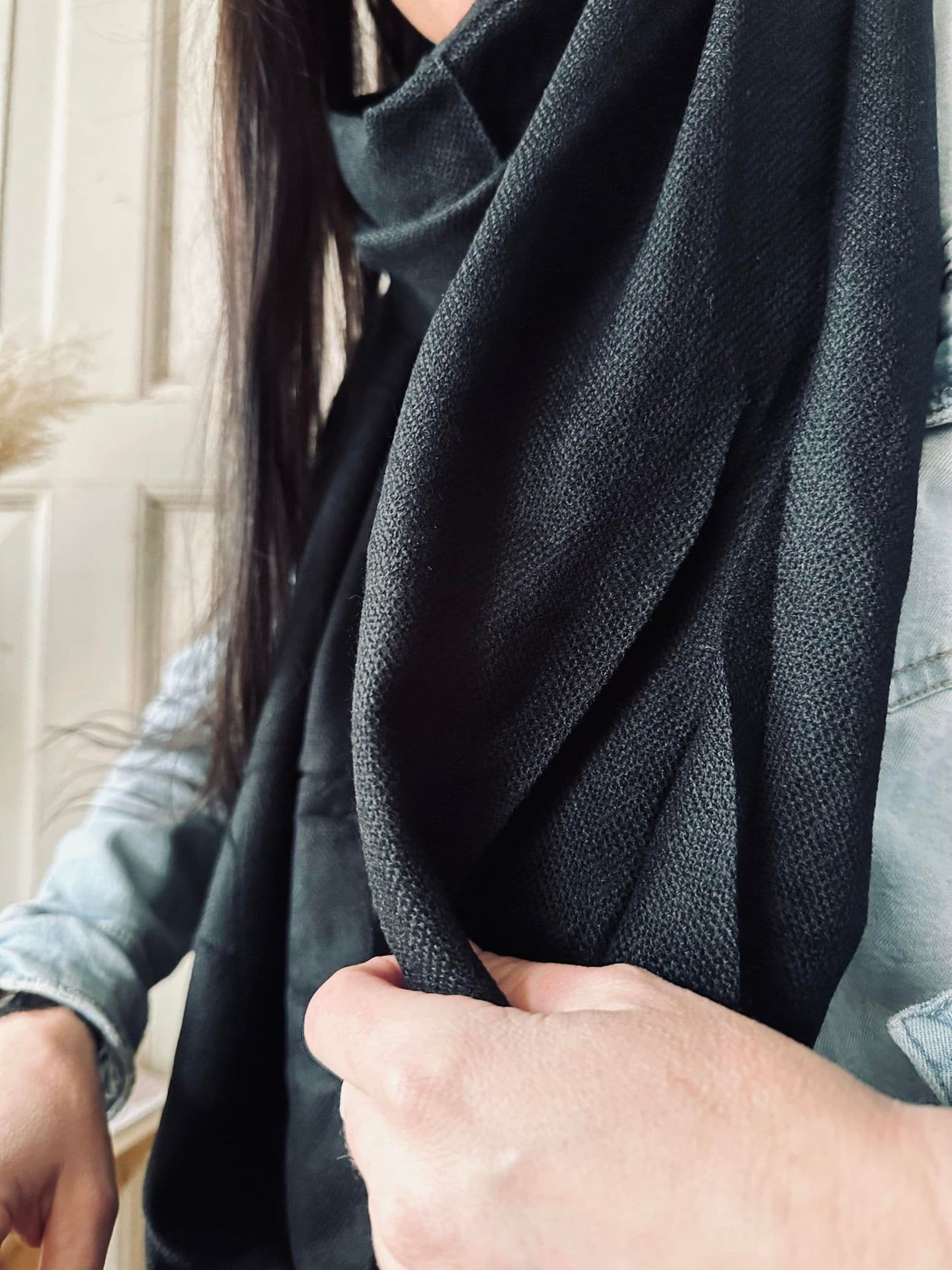 Tørklæde – Ensfarvet Black - VIAMAJA.DK