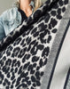 Halsduk Grey Leo Silk - 70x70