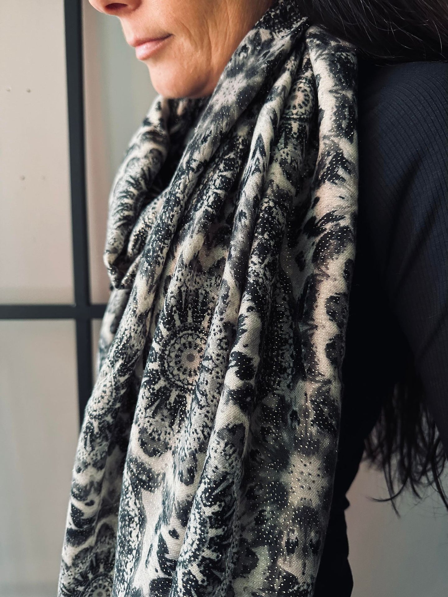 Tørklæde - Mandala black - VIAMAJA.DK