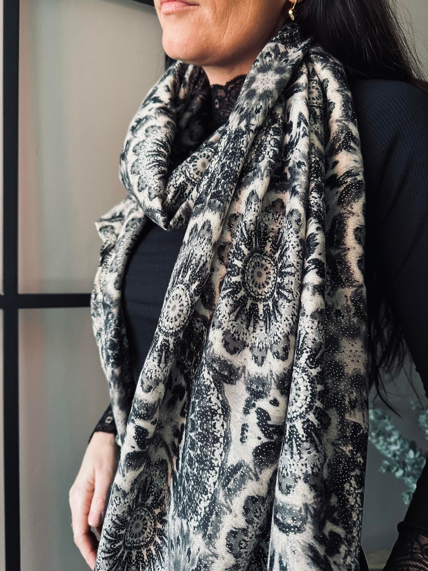 Tørklæde - Mandala black - VIAMAJA.DK