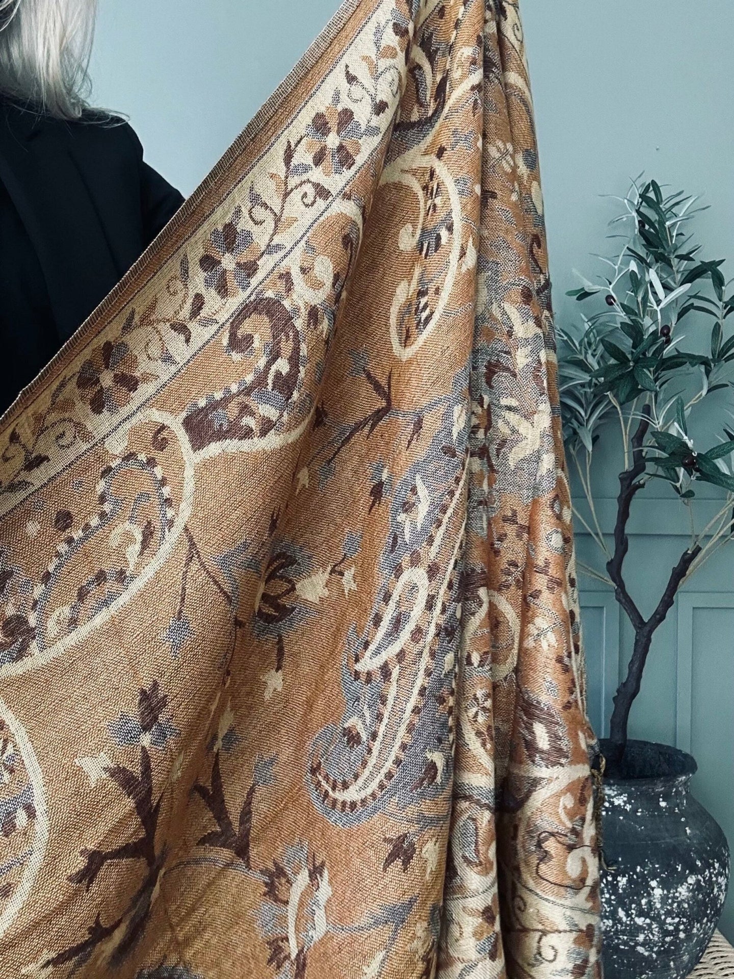 Tørklæde Paisley – Gylden / Cofee - VIAMAJA.DK