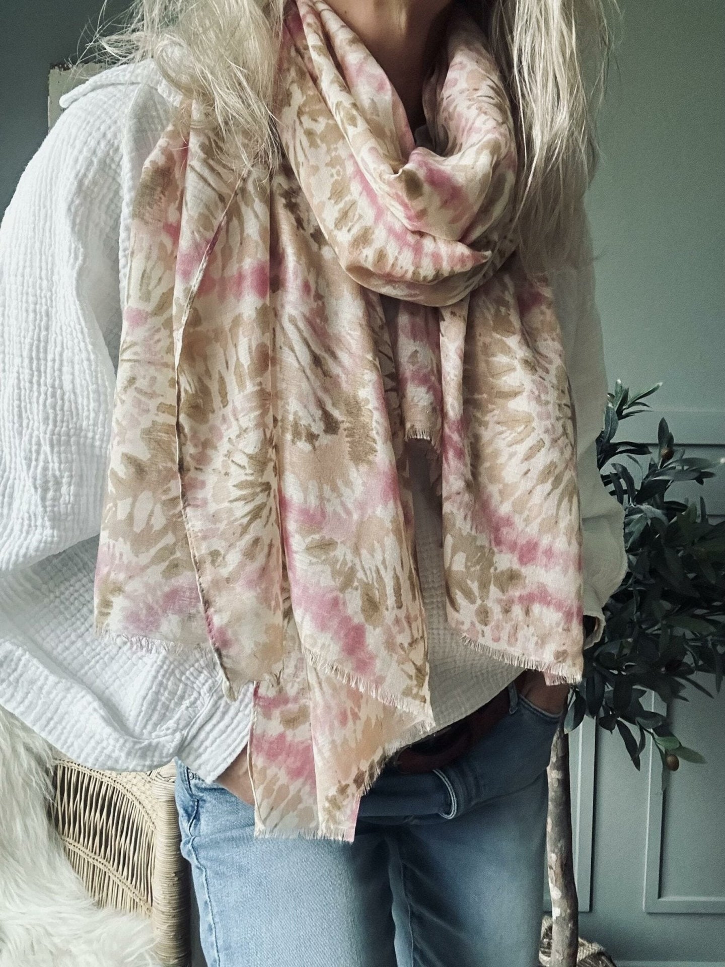 Tørklæde Rose batik - VIAMAJA.DK