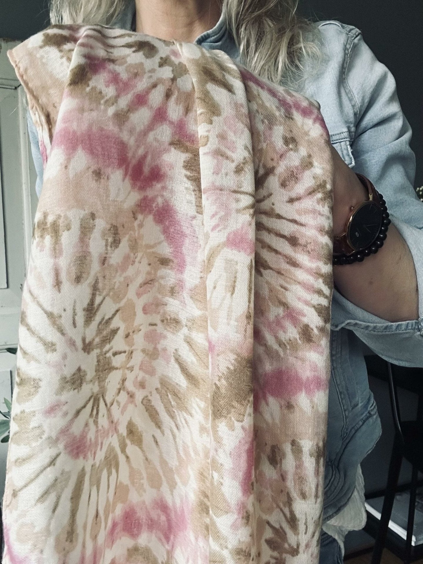Tørklæde Rose batik - VIAMAJA.DK