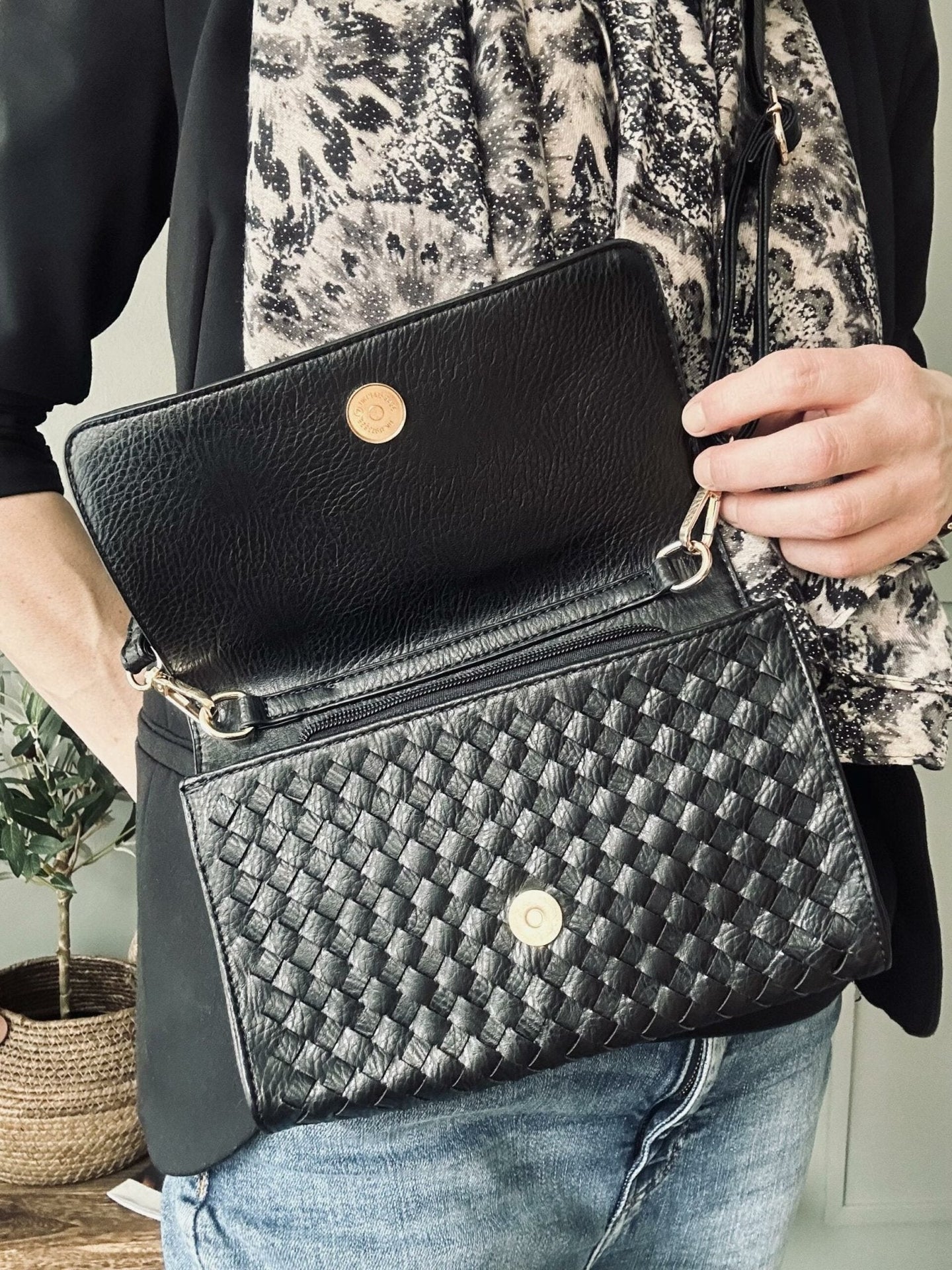 TREND Clutch – Black crossover - VIAMAJA.DK