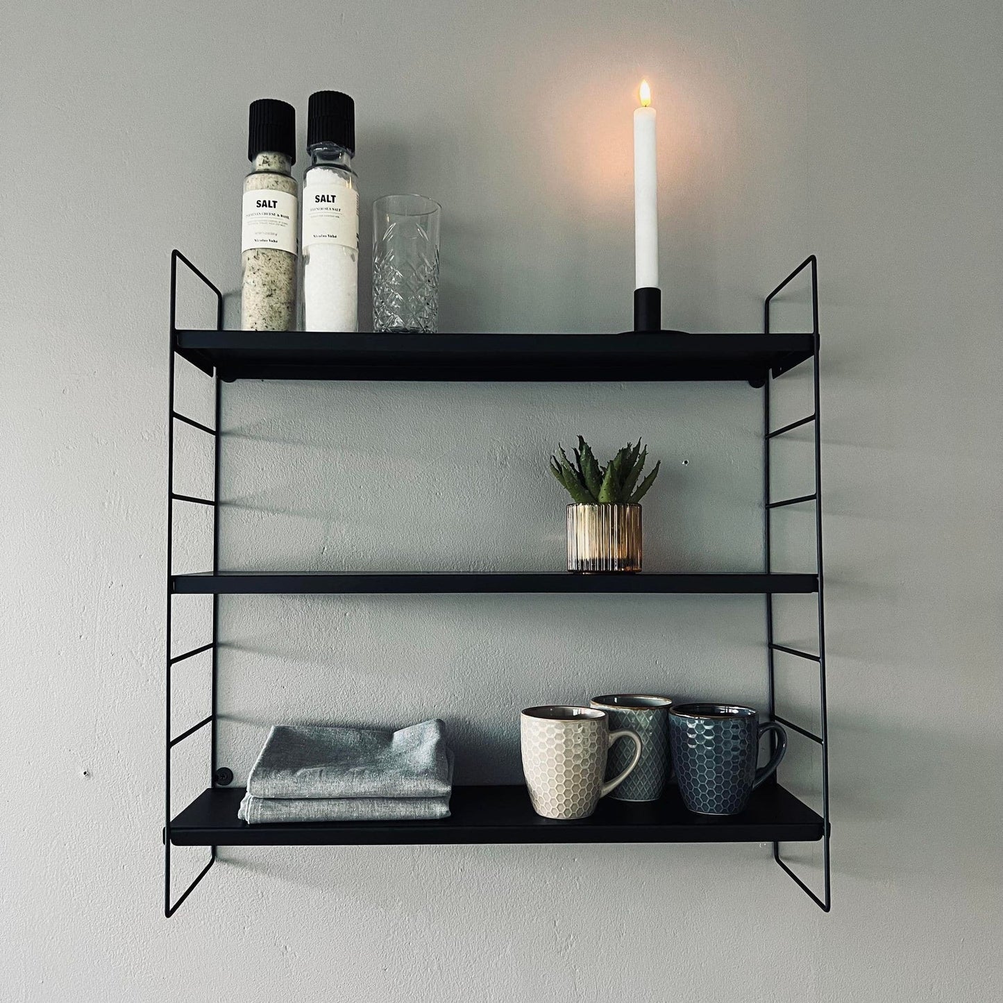 Væghylde m/3 hylder - sort metal - VIAMAJA.DK