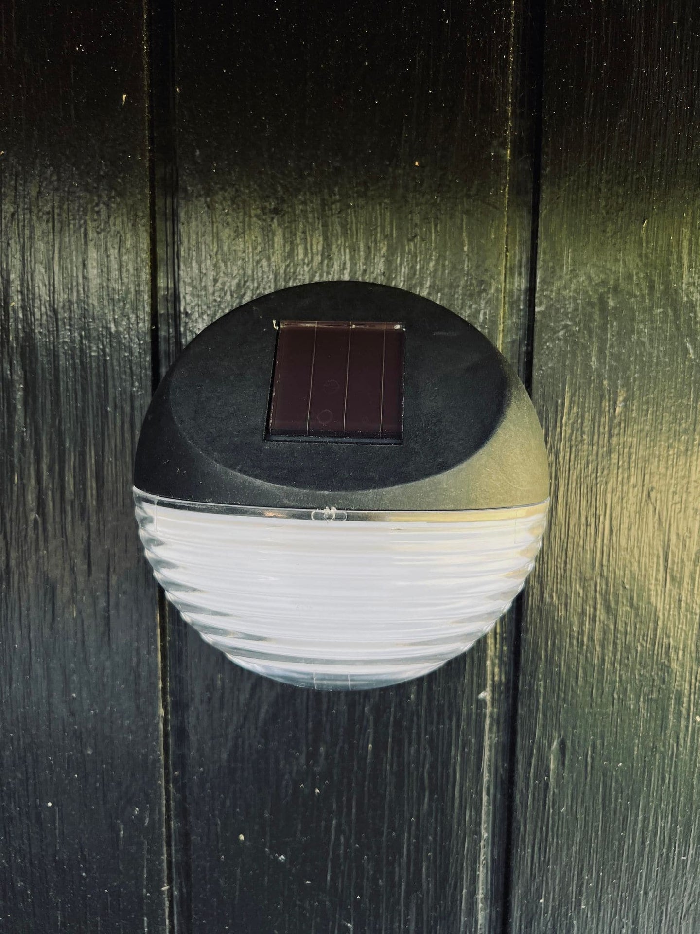 Væglampe med solceller - VIAMAJA.DK