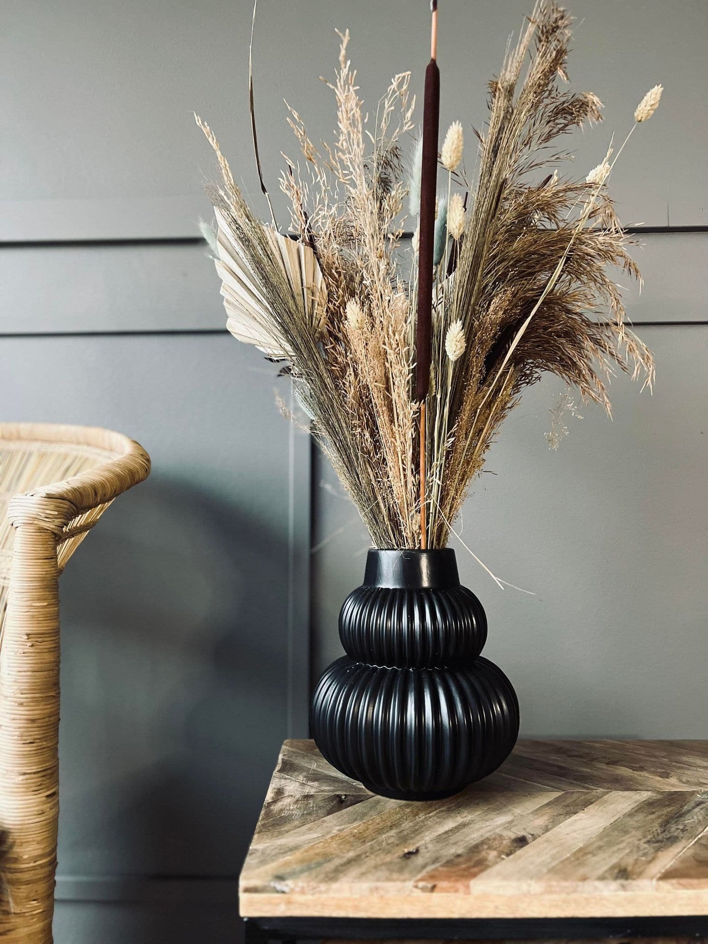 Vase - BLACK SHAPE - VIAMAJA.DK