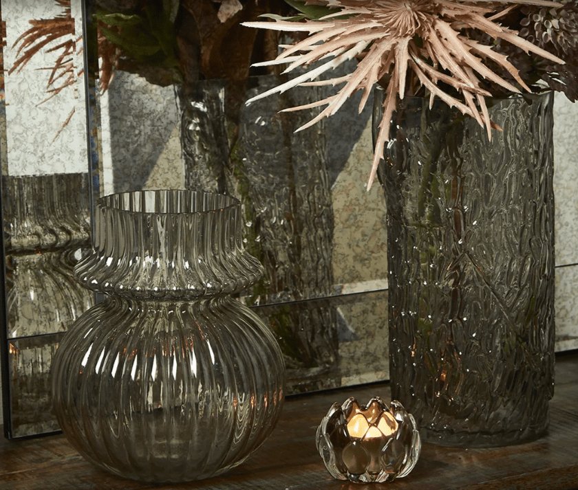 Vas med räfflor - Rökfärgat glas | Elegant och stilren – VIAMAJA