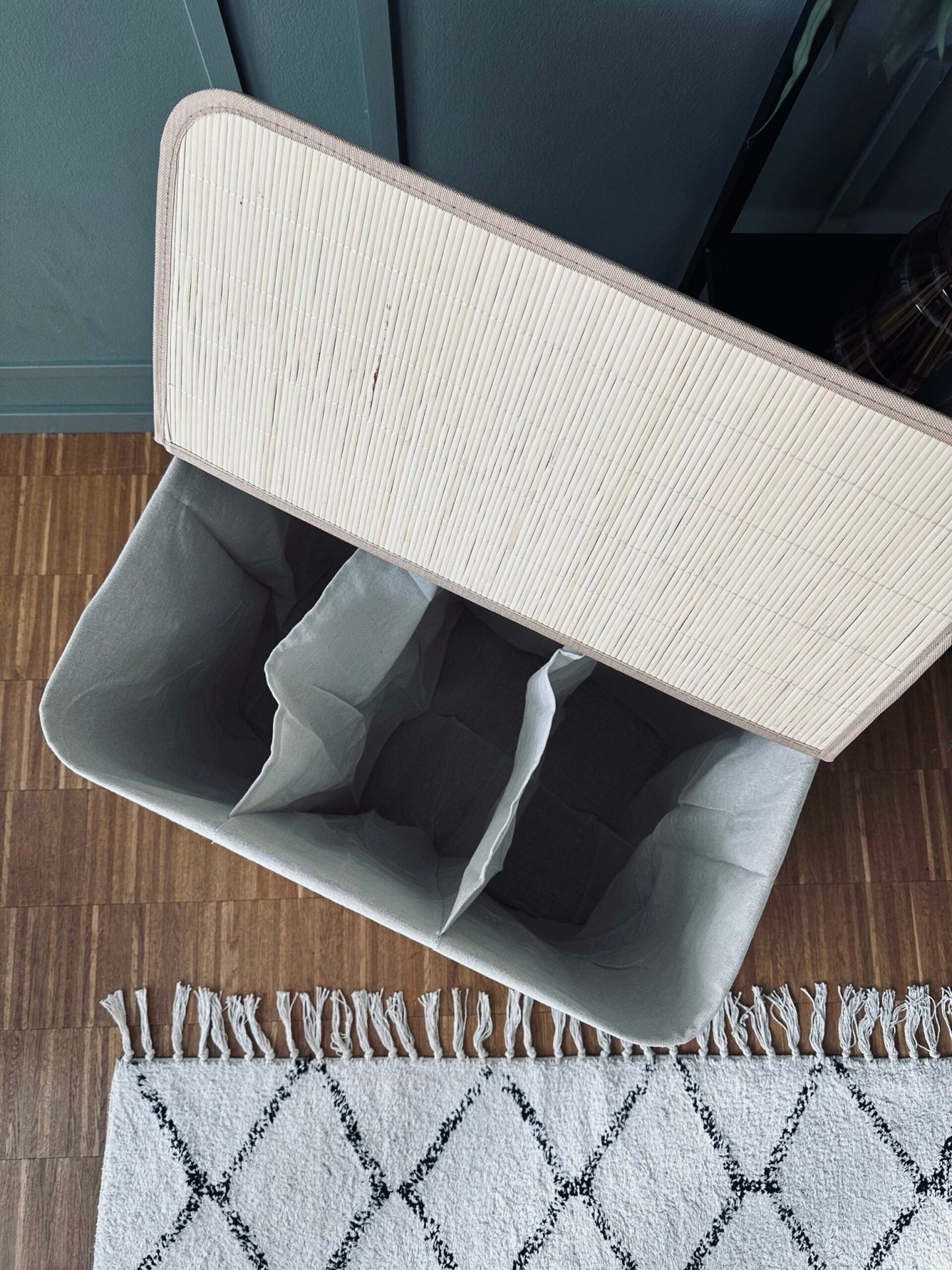 Vasketøjskurv – Bambus med tre rum - VIAMAJA.DK