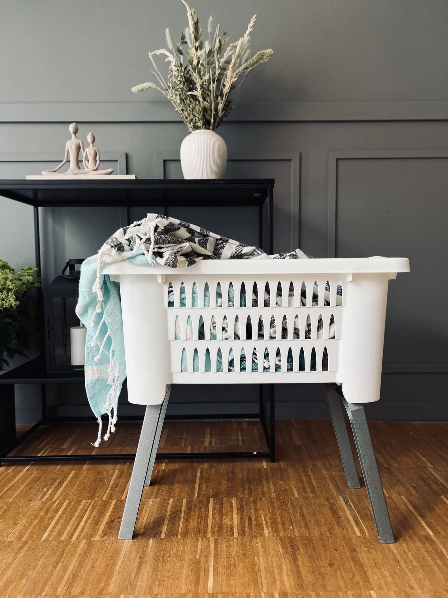 Vasketøjskurv med fordbar ben - VIAMAJA.DK