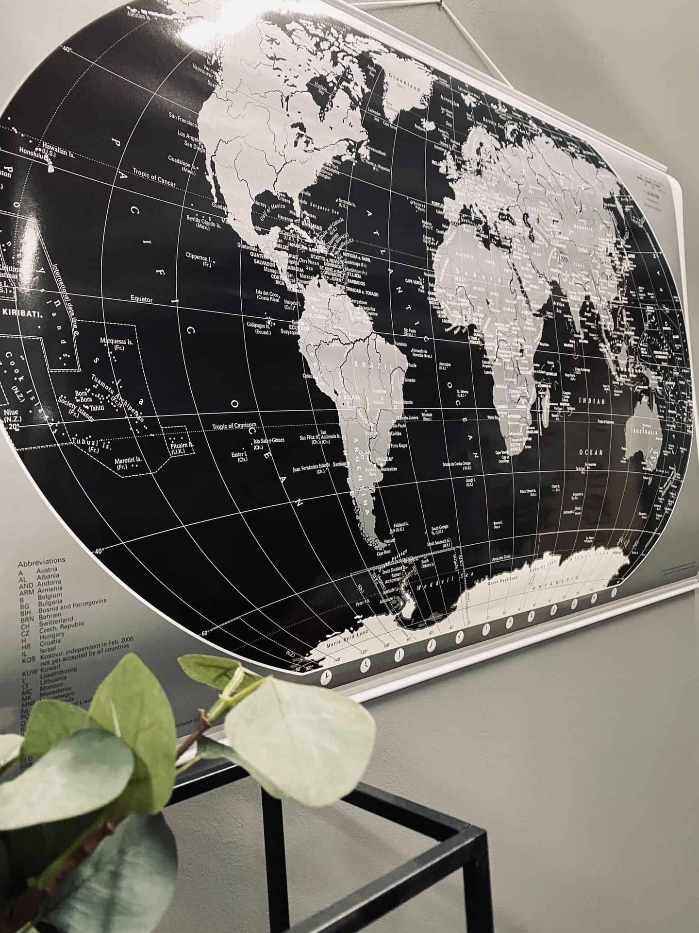 Verdens kort - Sort/Sølv - 97x67cm - VIAMAJA.DK