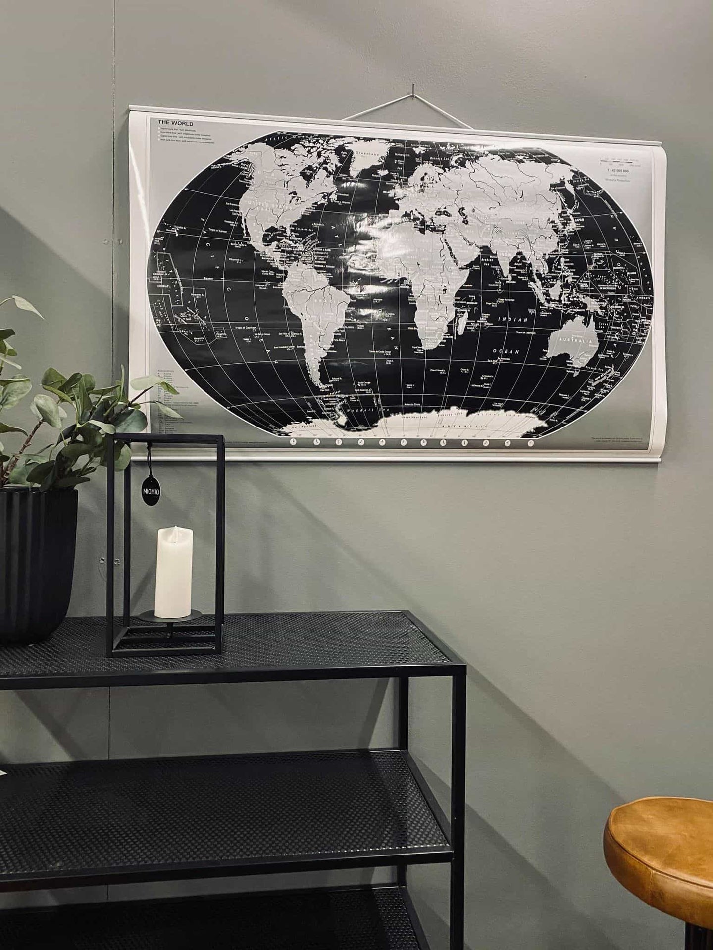 Verdens kort - Sort/Sølv - 97x67cm - VIAMAJA.DK