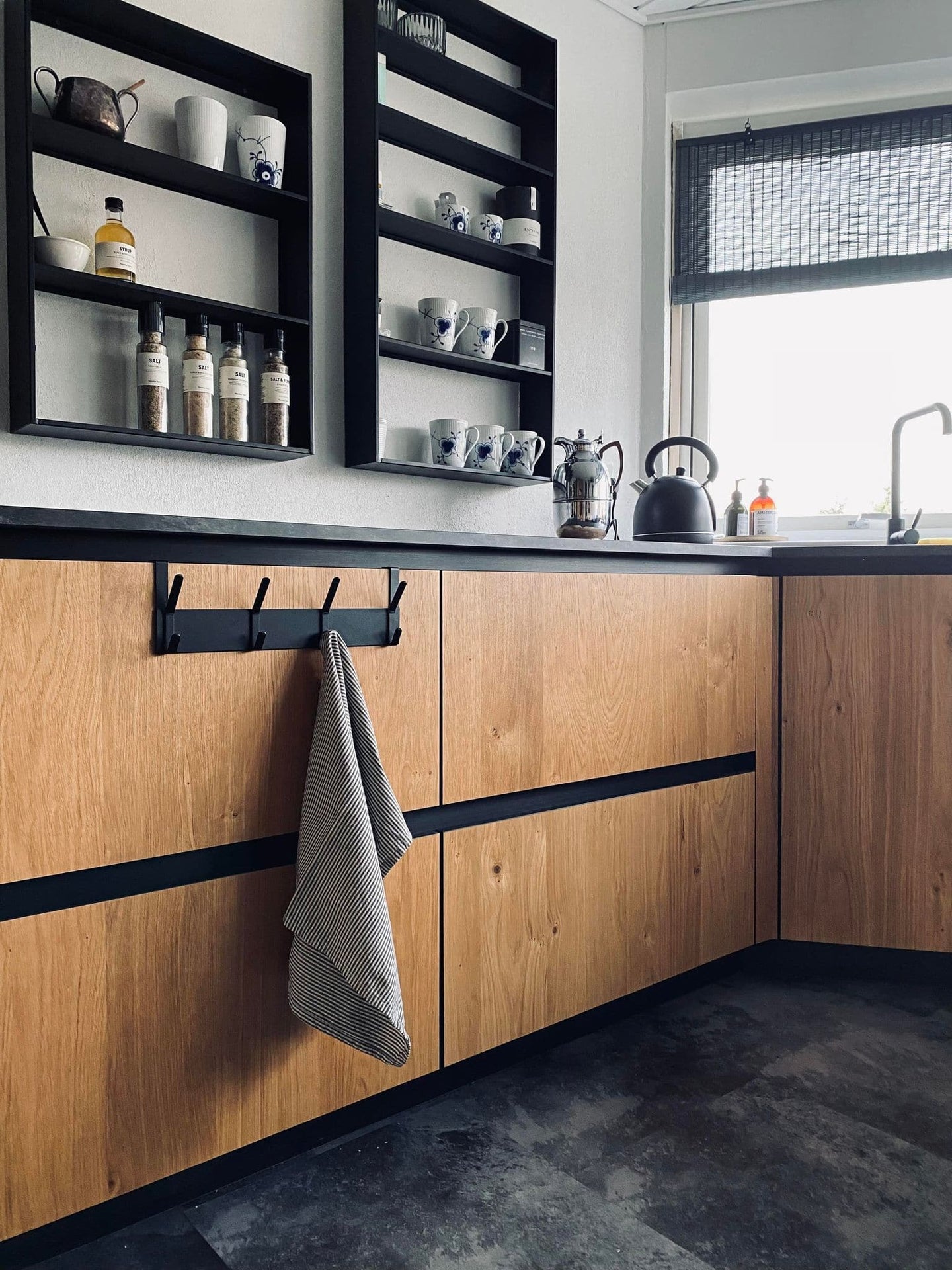 VIAMAJA ophæng til låge / skuffe - Sort - VIAMAJA.DK