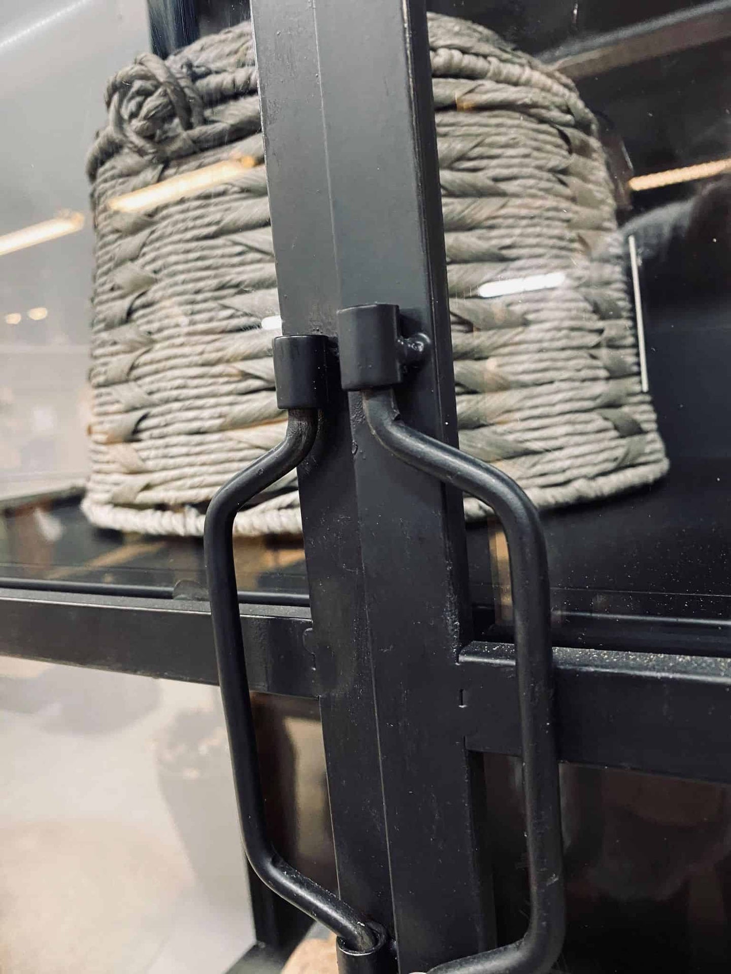 Vitrineskab med glas sider - SKAL AFHENTES - VIAMAJA.DK