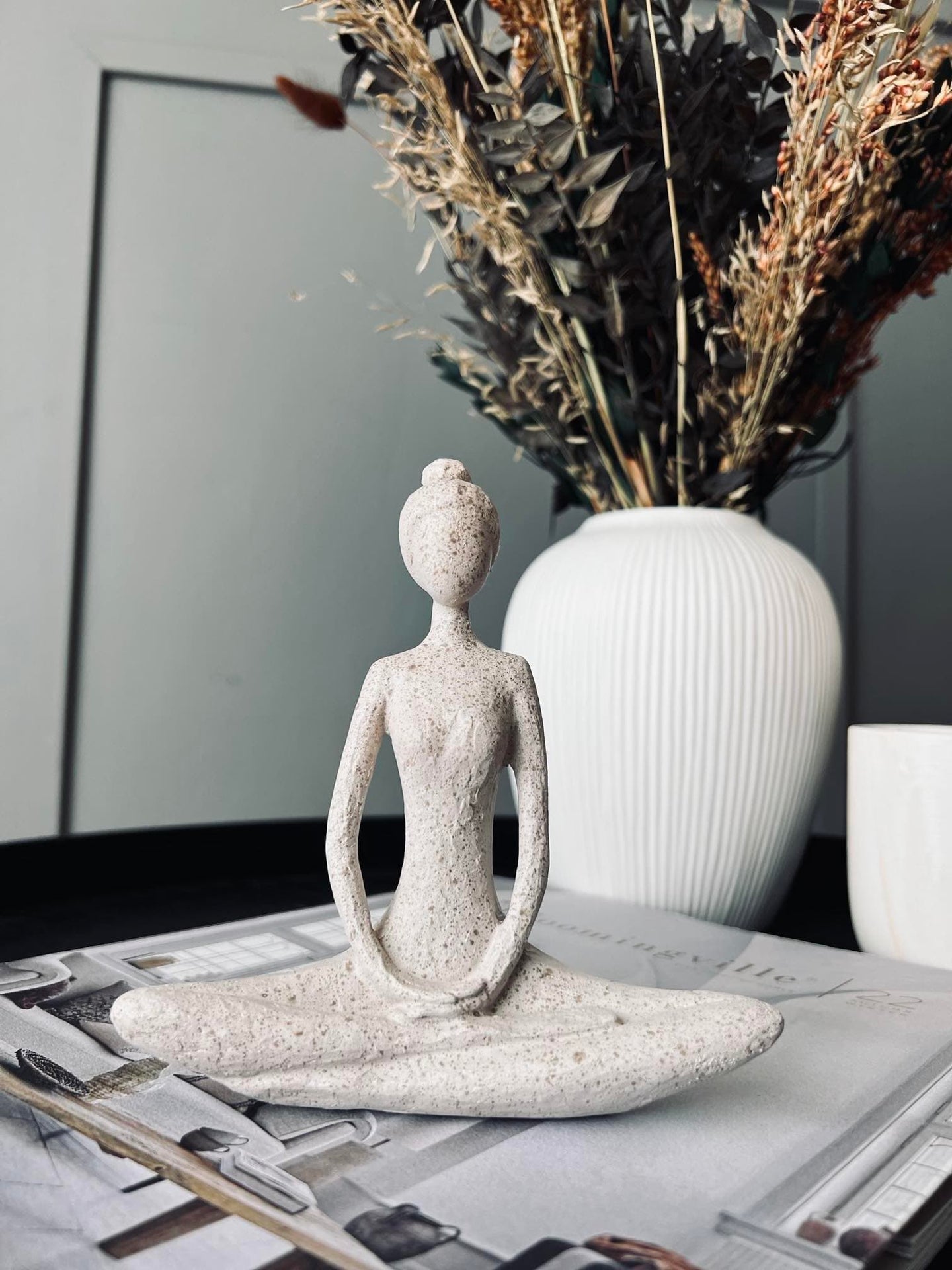 YOGA - Small white Lady - VIAMAJA.DK