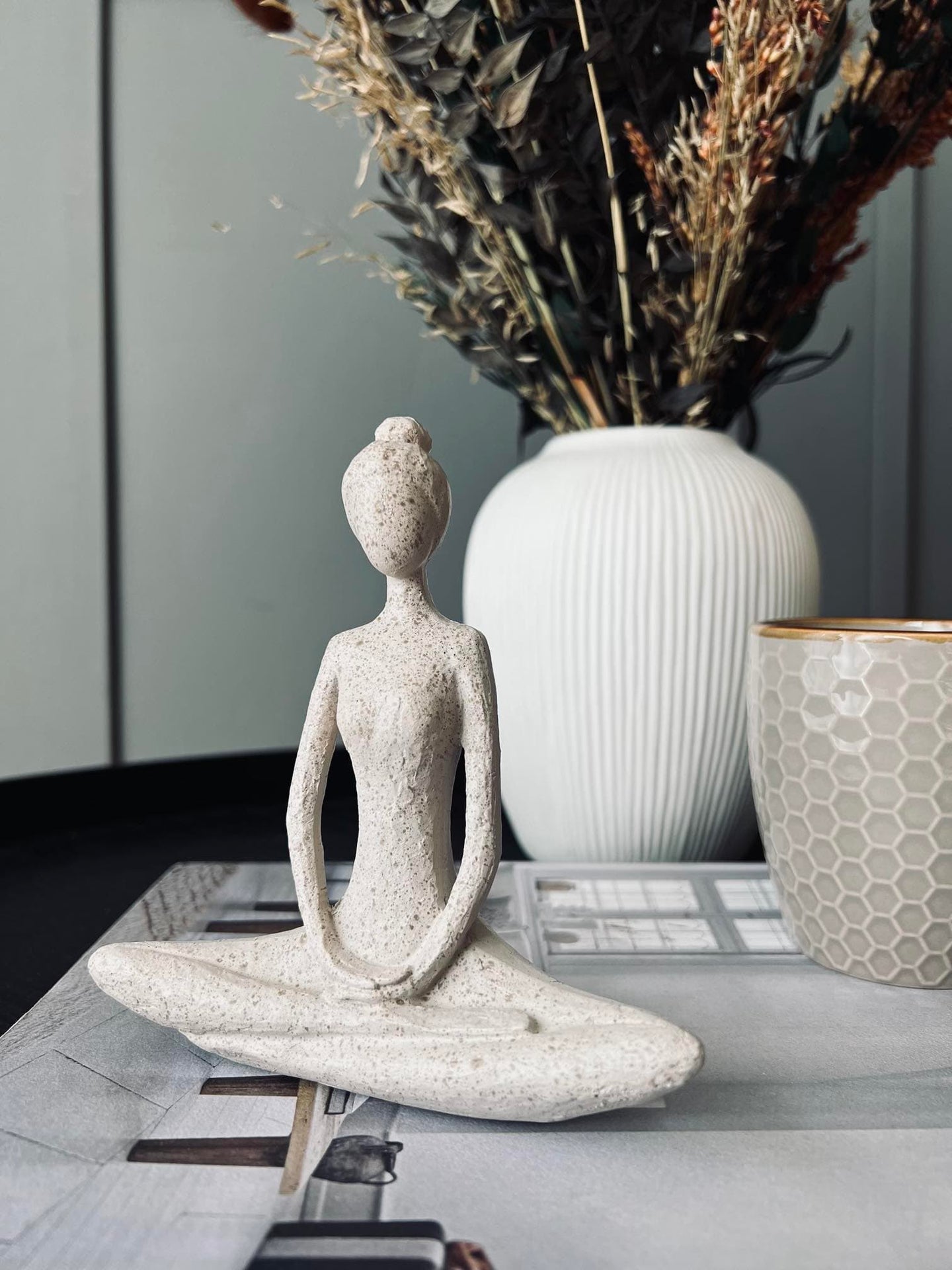 YOGA - Small white Lady - VIAMAJA.DK