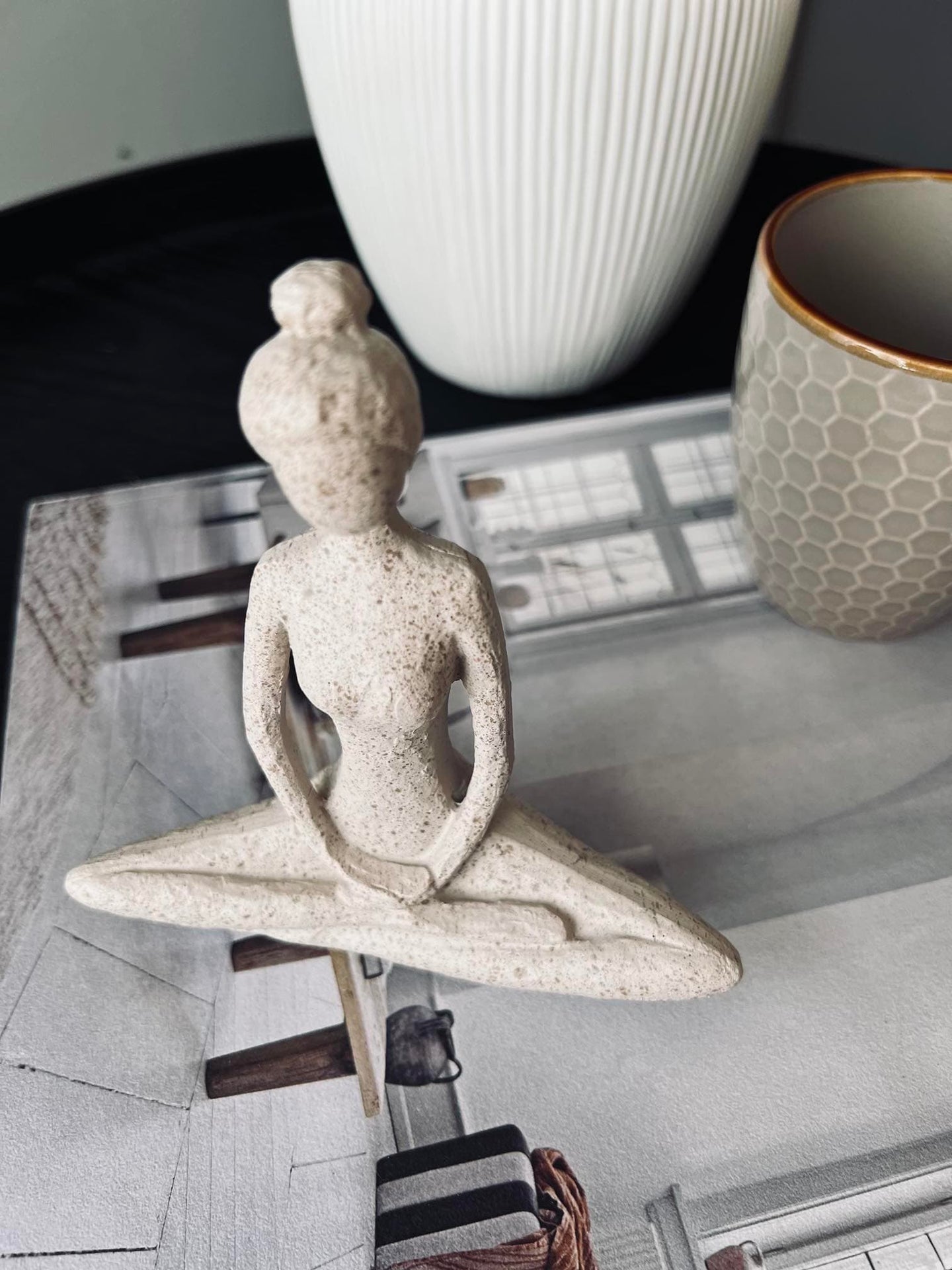 YOGA - Small white Lady - VIAMAJA.DK