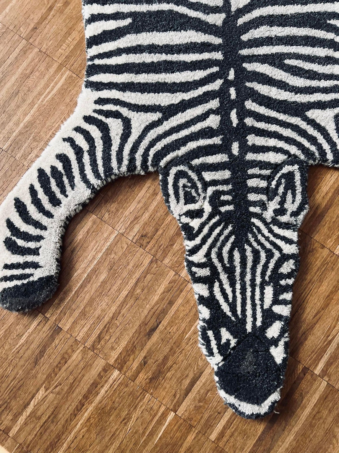 ZEBRA TÆPPE I ULD - 68X113CM - VIAMAJA.DK