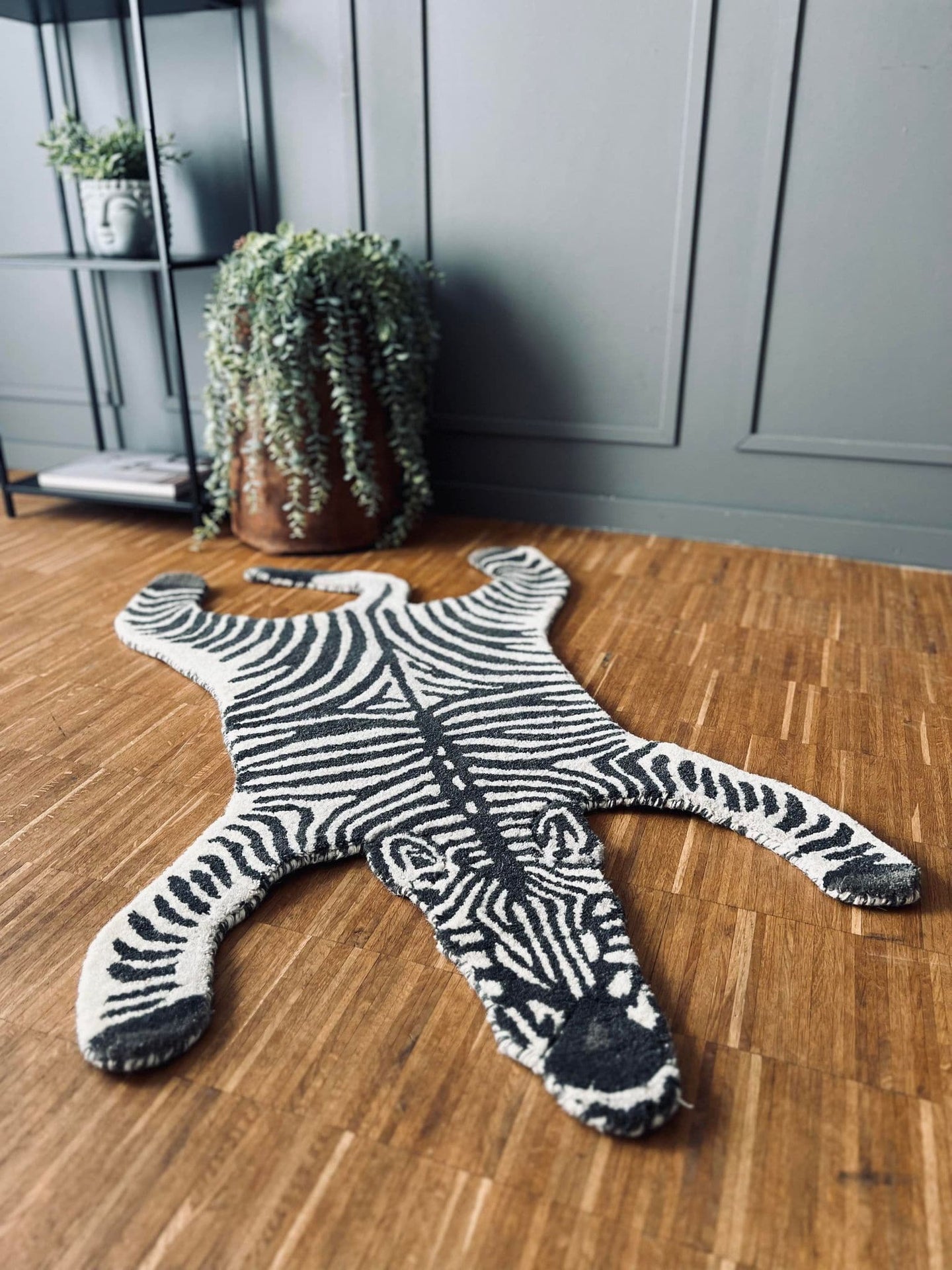 ZEBRA TÆPPE I ULD - 68X113CM - VIAMAJA.DK